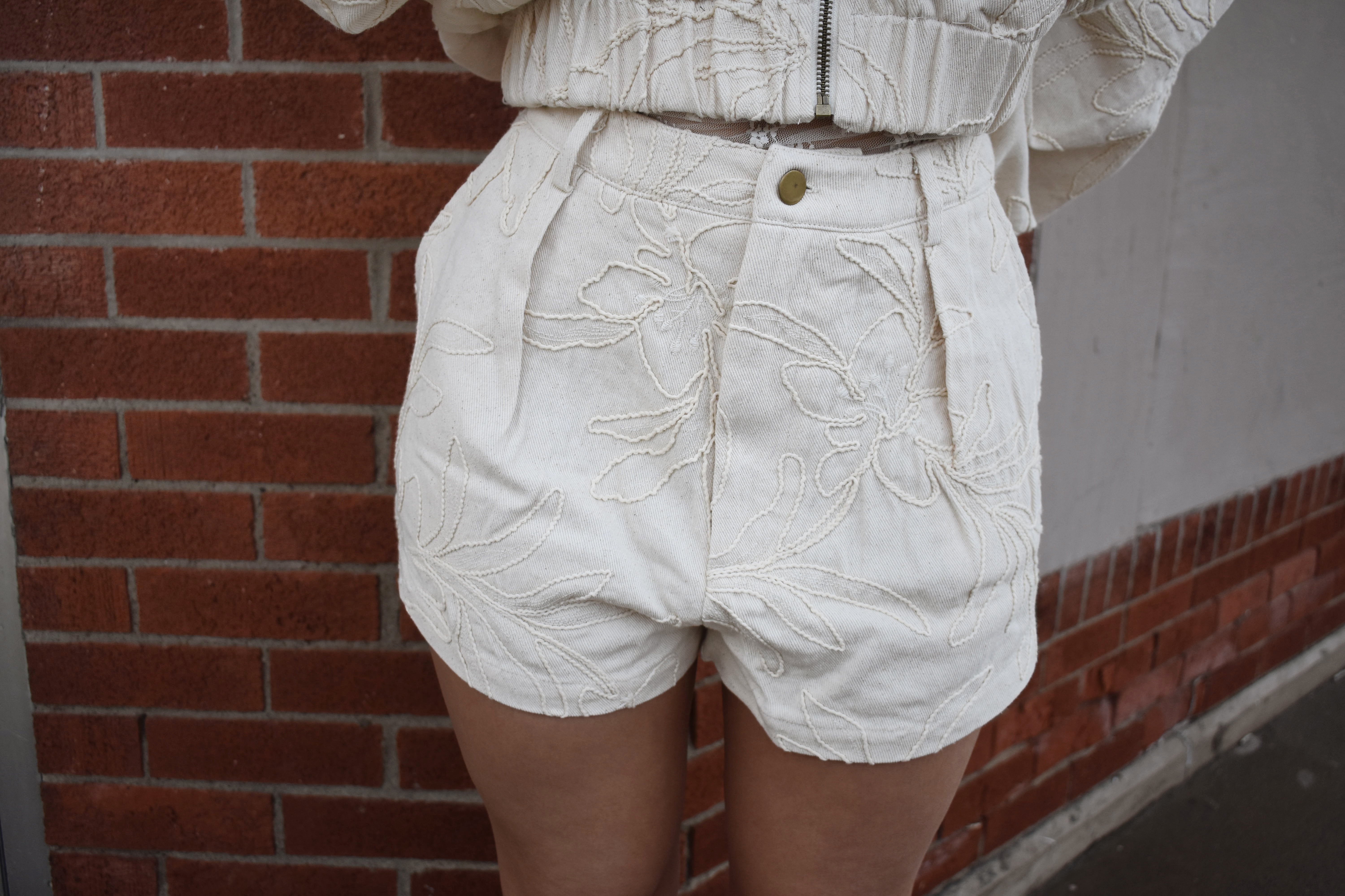 【M】Floral Jacquard Short Floral Jacquard Shorts – The Avenue